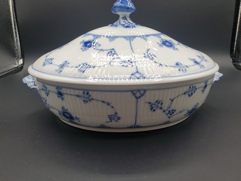 Royal Copenhagen Blue Fluted Plain Oval Vegetable Tureen & Lid #1/283